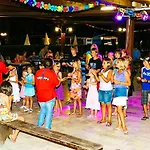 キャンプ場 Grand Charme Voor 4 Personen Op River Village - Joycasa