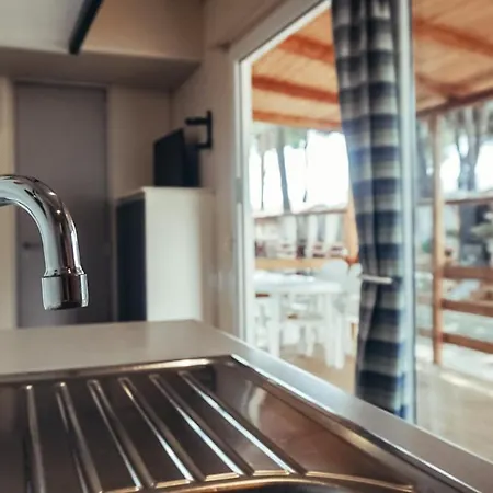 Grand Charme Voor 4 Personen Op River Village - Joycasa Campeggio