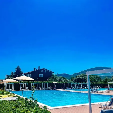 Campsite Grand Charme Voor 4 Personen Op River Village - Joycasa Ameglia