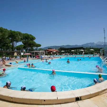 مكان تخييم Grand Charme Voor 4 Personen Op River Village - Joycasa *