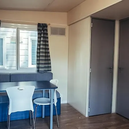 مكان تخييم Grand Charme Voor 4 Personen Op River Village - Joycasa *