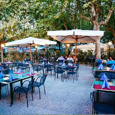 مكان تخييم Grand Charme Voor 4 Personen Op River Village - Joycasa